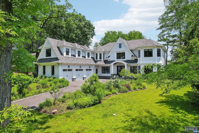 view of front of house featuring a front lawn and a garage