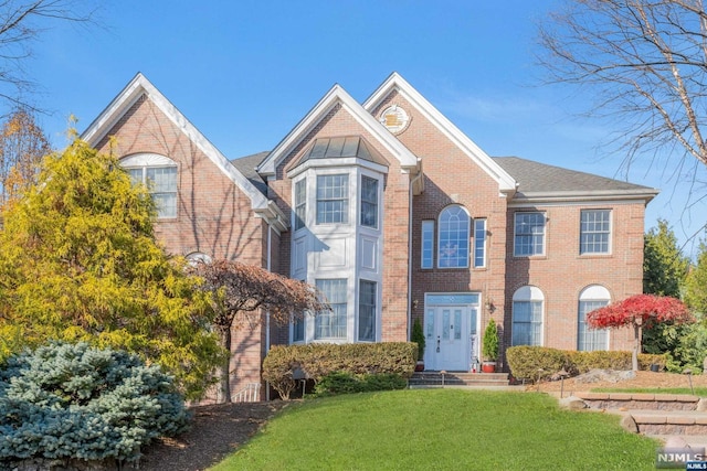 view of front of house with a front lawn