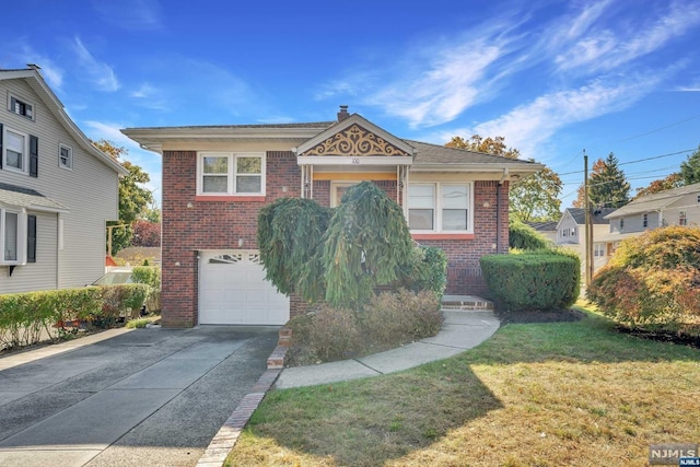 view of front of house featuring a front lawn and a garage