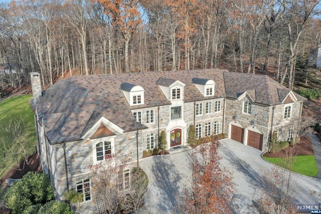 view of front facade featuring a garage