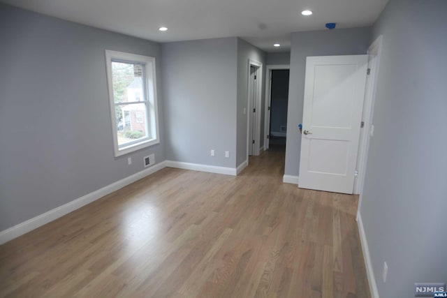 unfurnished room featuring light hardwood / wood-style flooring