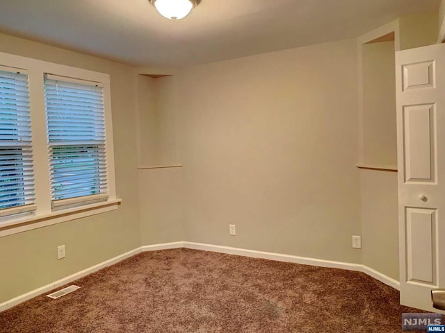 unfurnished room featuring carpet