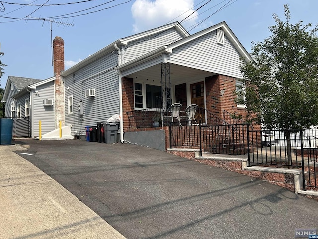 view of front facade featuring covered porch