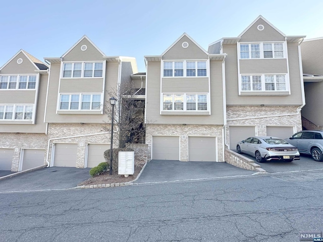 586 Windsor Dr, Palisades Park NJ, 07650, 3 bedrooms, 2.5 baths townhouse for sale