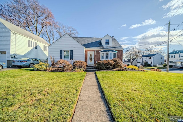 view of front of property featuring a front lawn