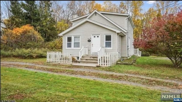 view of front of home with a front lawn