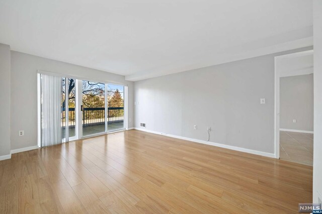 unfurnished room featuring light hardwood / wood-style flooring