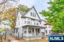 view of front of home featuring covered porch