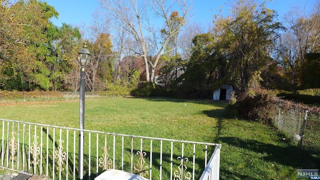 view of yard with a shed