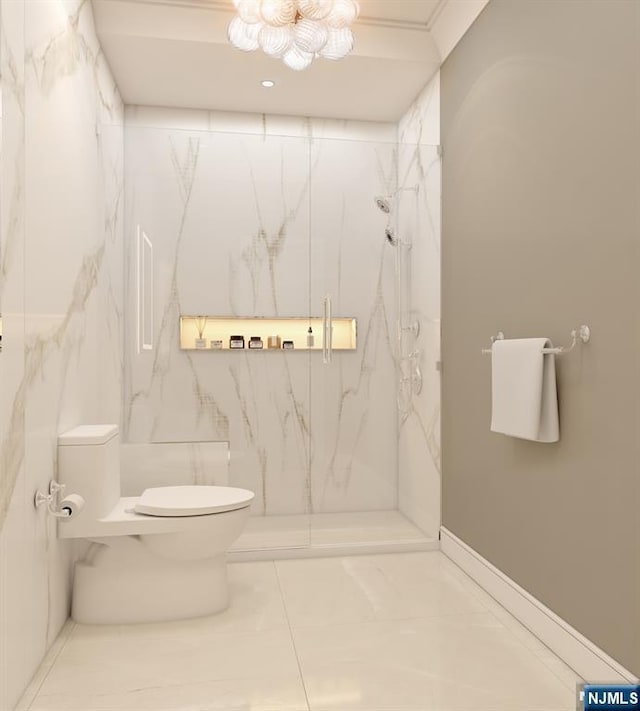 bathroom featuring tiled shower and toilet