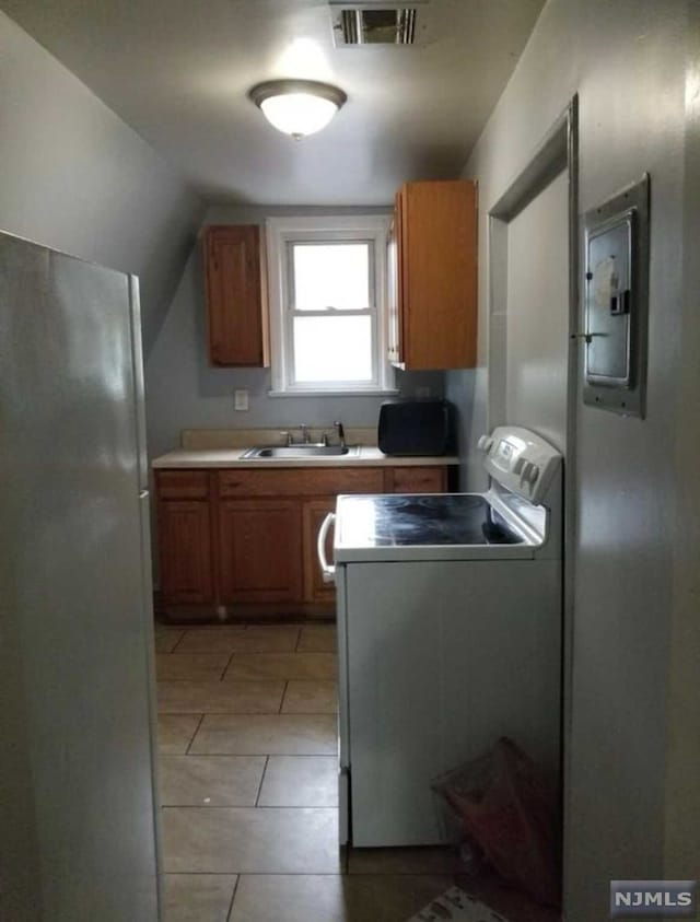 Listing photo 2 for 110 N 17th St, East Orange NJ 07017