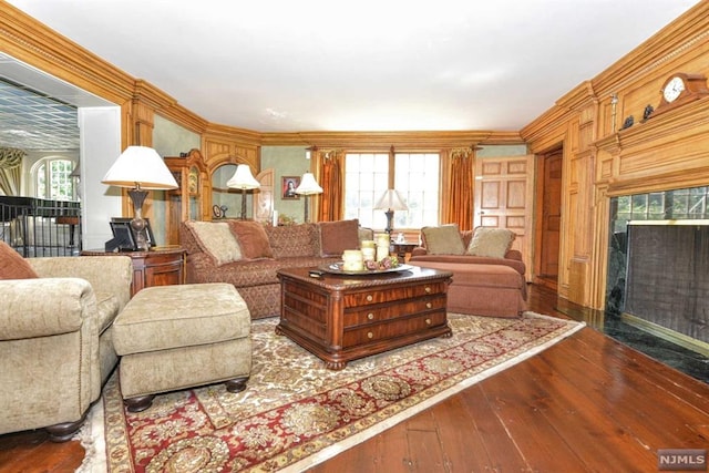 living room featuring hardwood / wood-style floors and crown molding