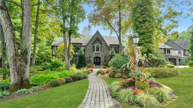 view of front of property with a front lawn