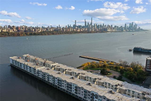 Listing photo 2 for 251 The Promenade, Edgewater NJ 07020