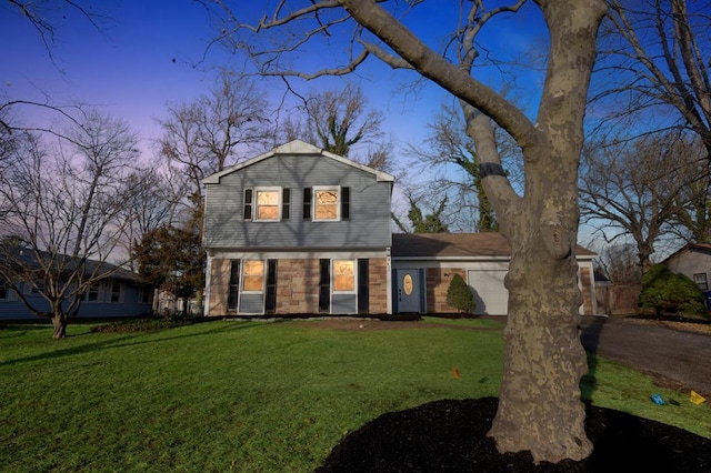 view of front facade with a yard