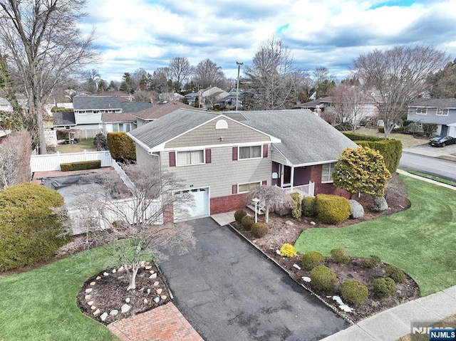 view of front of property featuring a garage and a front yard