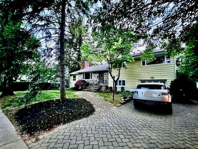 view of front facade with a garage