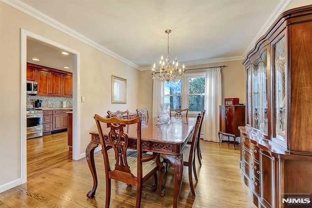 dining space with an inviting chandelier, crown molding, and light hardwood / wood-style flooring