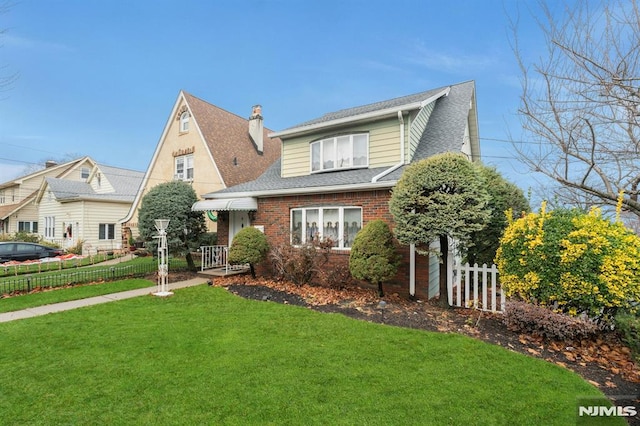 view of front of home with a front lawn