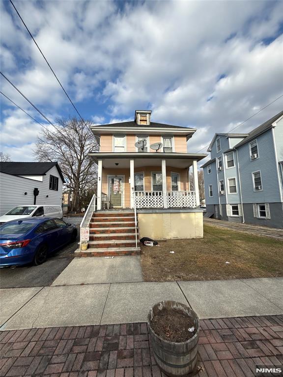 view of front of house featuring a porch