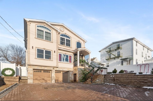 view of front facade featuring a garage