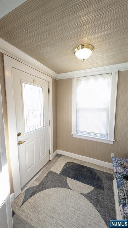 foyer entrance featuring ornamental molding