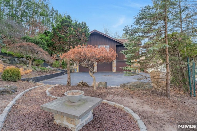 view of yard featuring a garage