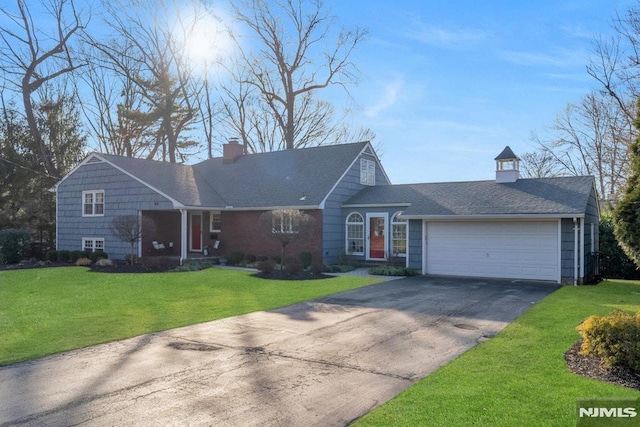 view of front of home featuring a front lawn and a garage