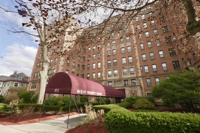 363-37 Mount Prospect Unit 2Aw, Newark NJ, 07104, 3 bedrooms, 2 baths condo for sale