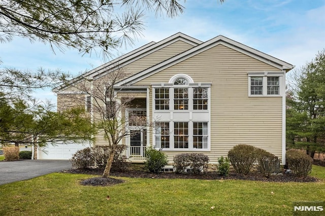 view of front facade featuring a garage and a front lawn