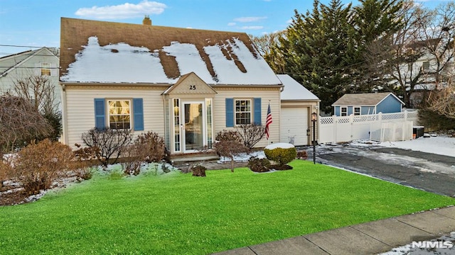 view of front of property featuring a yard and a garage