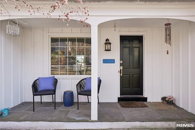 doorway to property with covered porch