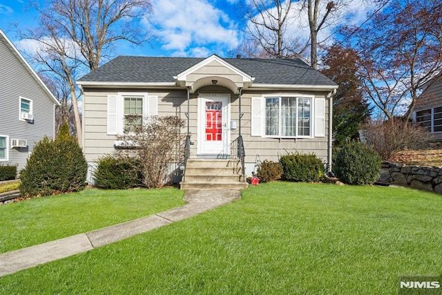 bungalow-style house featuring a front lawn