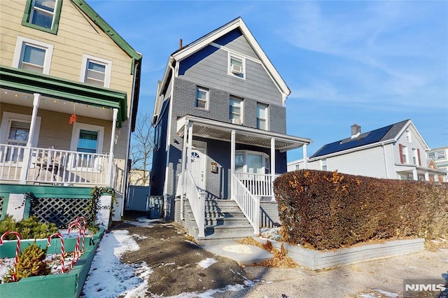 view of front of property featuring a porch