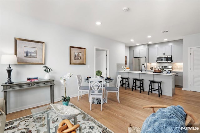660 Bloomfield Ave Unit 402, Bloomfield, NJ 07003 - dining space featuring light wood-style flooring, visible vents, baseboards, and recessed lighting