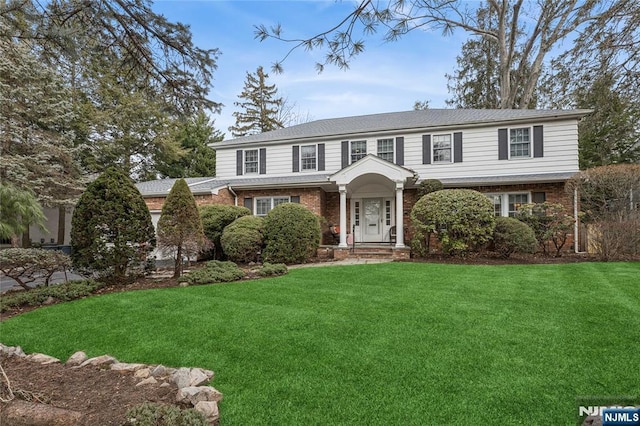 view of front of house with a front yard