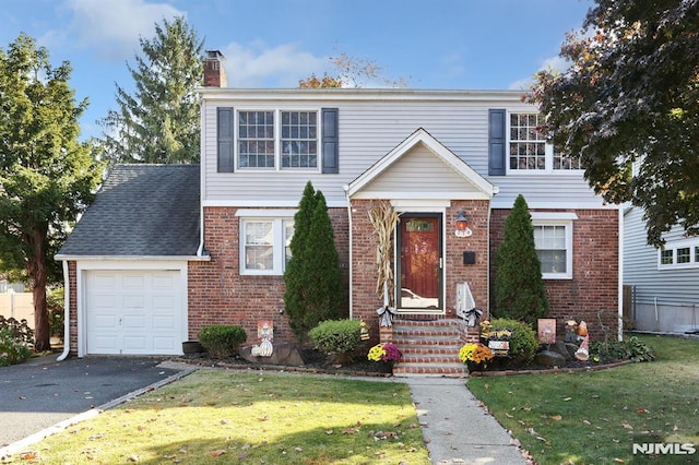 view of front of house featuring a front lawn