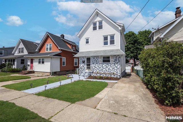 view of front of property with a front lawn