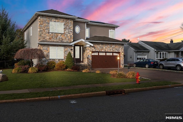 view of front property featuring a yard and a garage