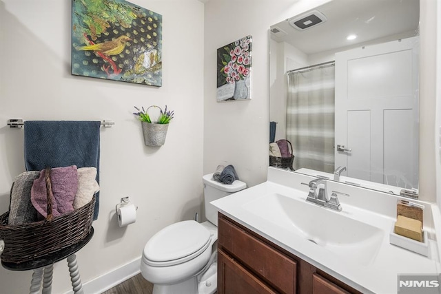 bathroom with a shower with curtain, toilet, and vanity