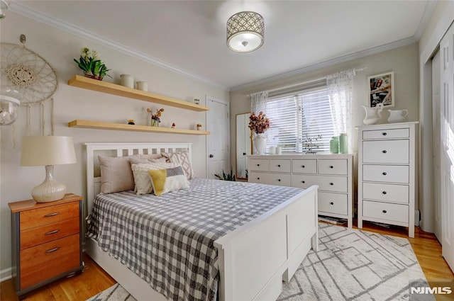 bedroom featuring light hardwood / wood-style flooring and crown molding