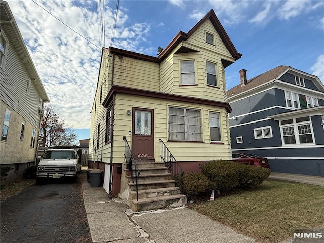 view of front of property