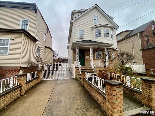 view of front of home with covered porch