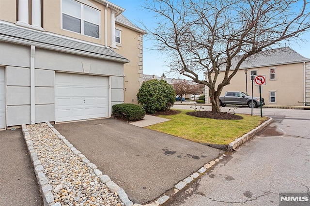 view of yard with a garage