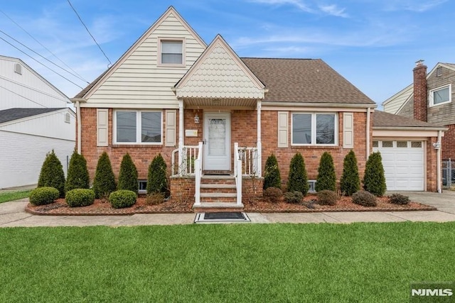 view of front of property featuring a garage and a front yard