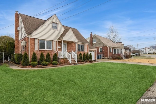 view of front facade featuring a garage and a front yard