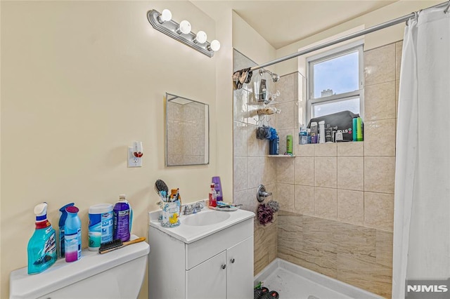 bathroom featuring a shower with curtain, vanity, and toilet