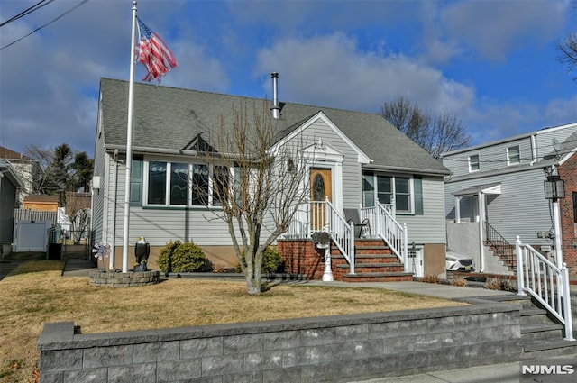 view of front of house with a front yard