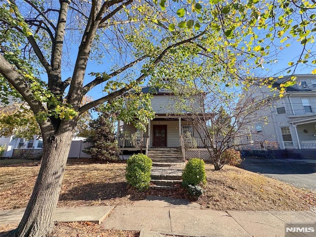 view of front of house featuring covered porch