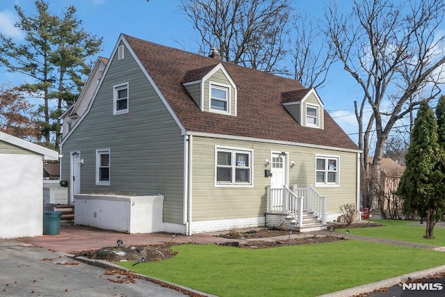 cape cod house featuring a front lawn